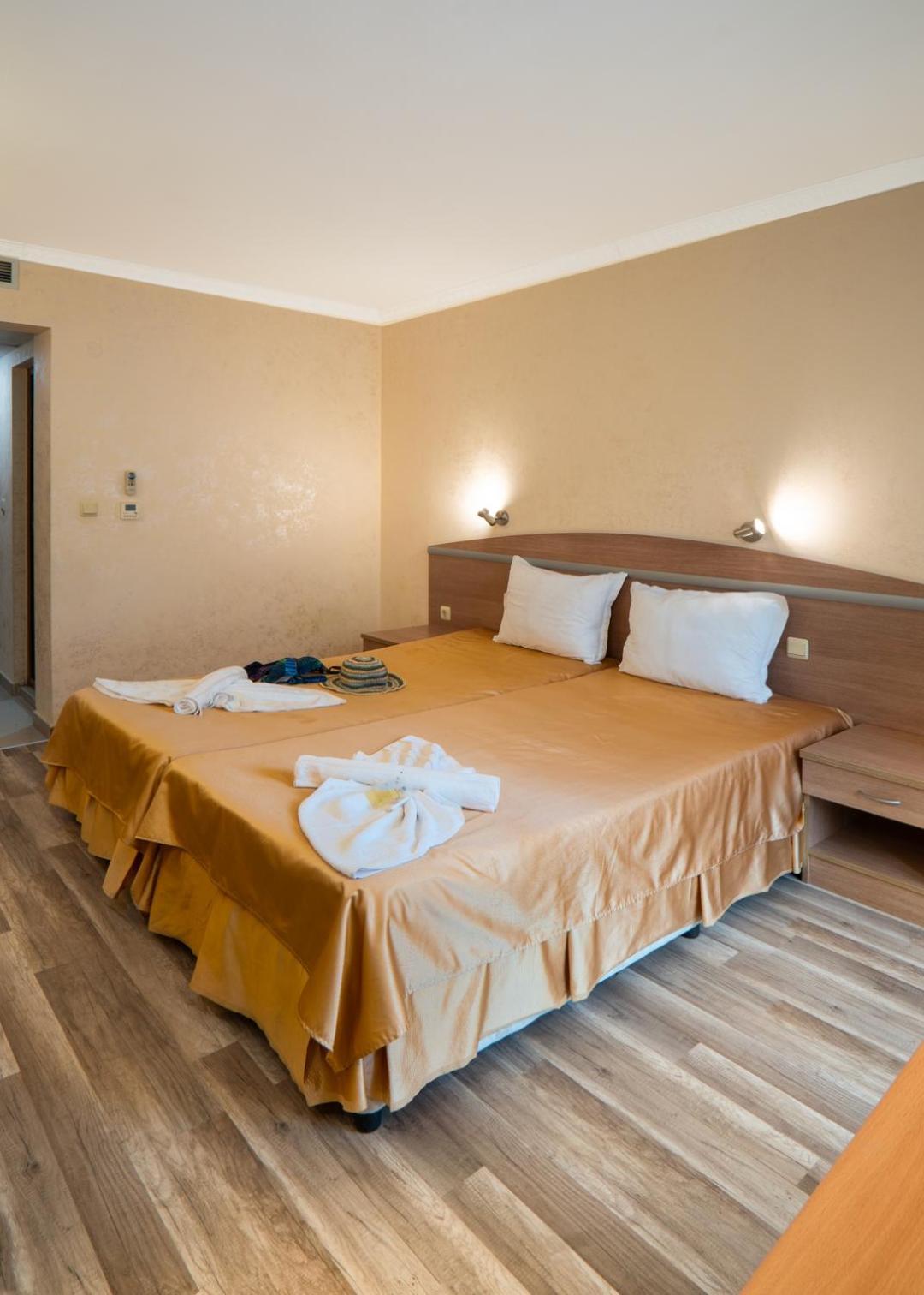 Hotel Zeus Pomorie Esterno foto
