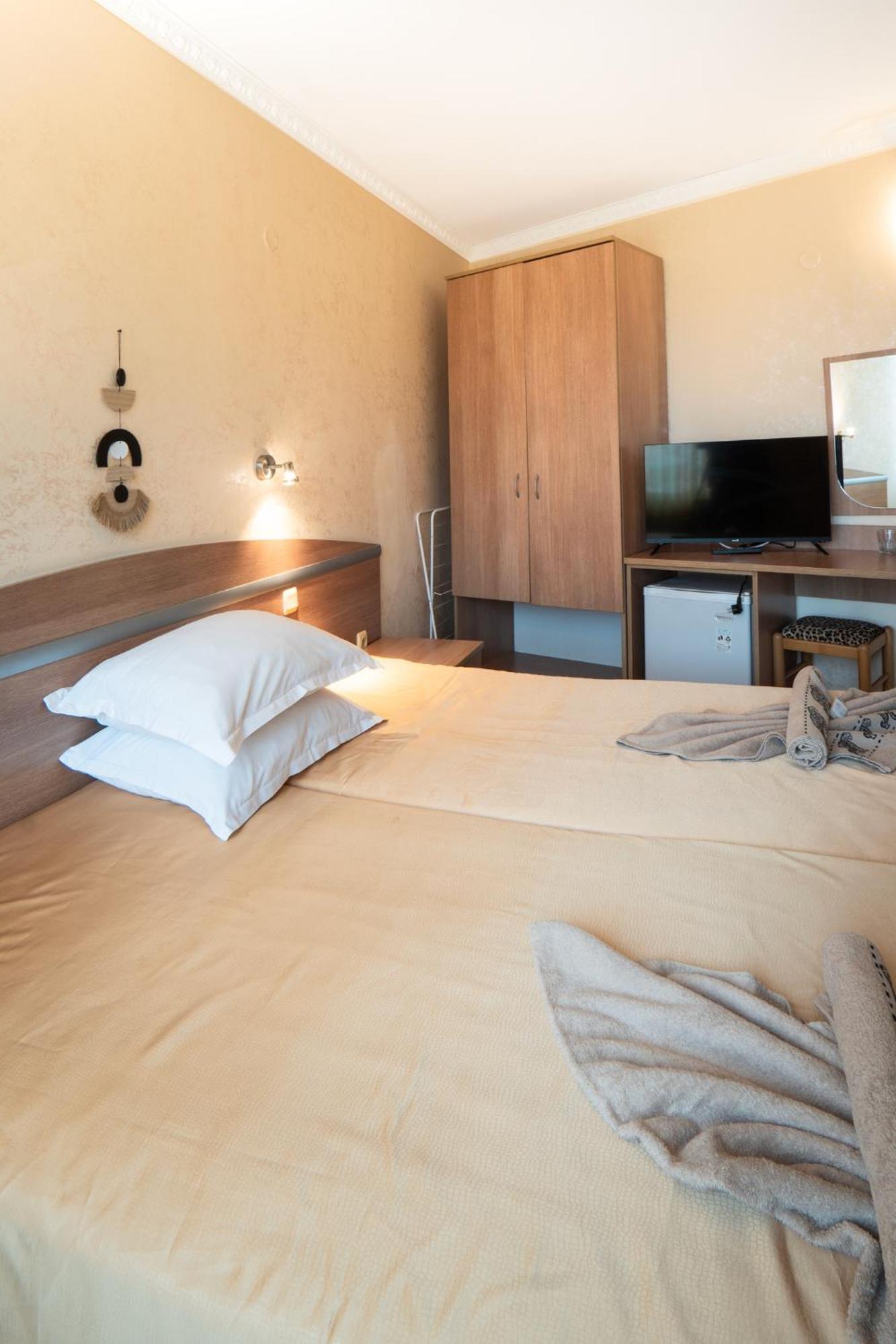 Hotel Zeus Pomorie Esterno foto