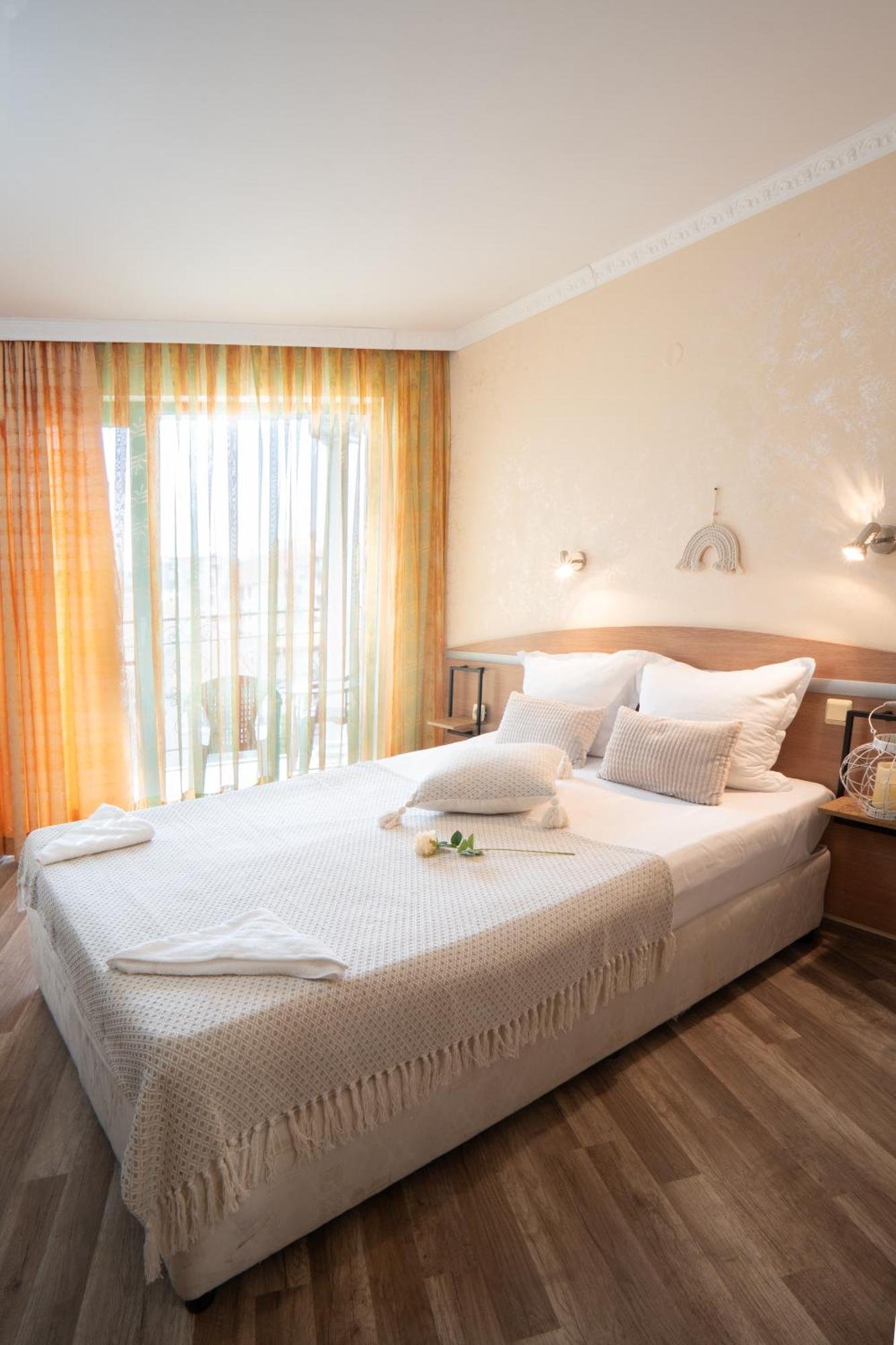 Hotel Zeus Pomorie Esterno foto