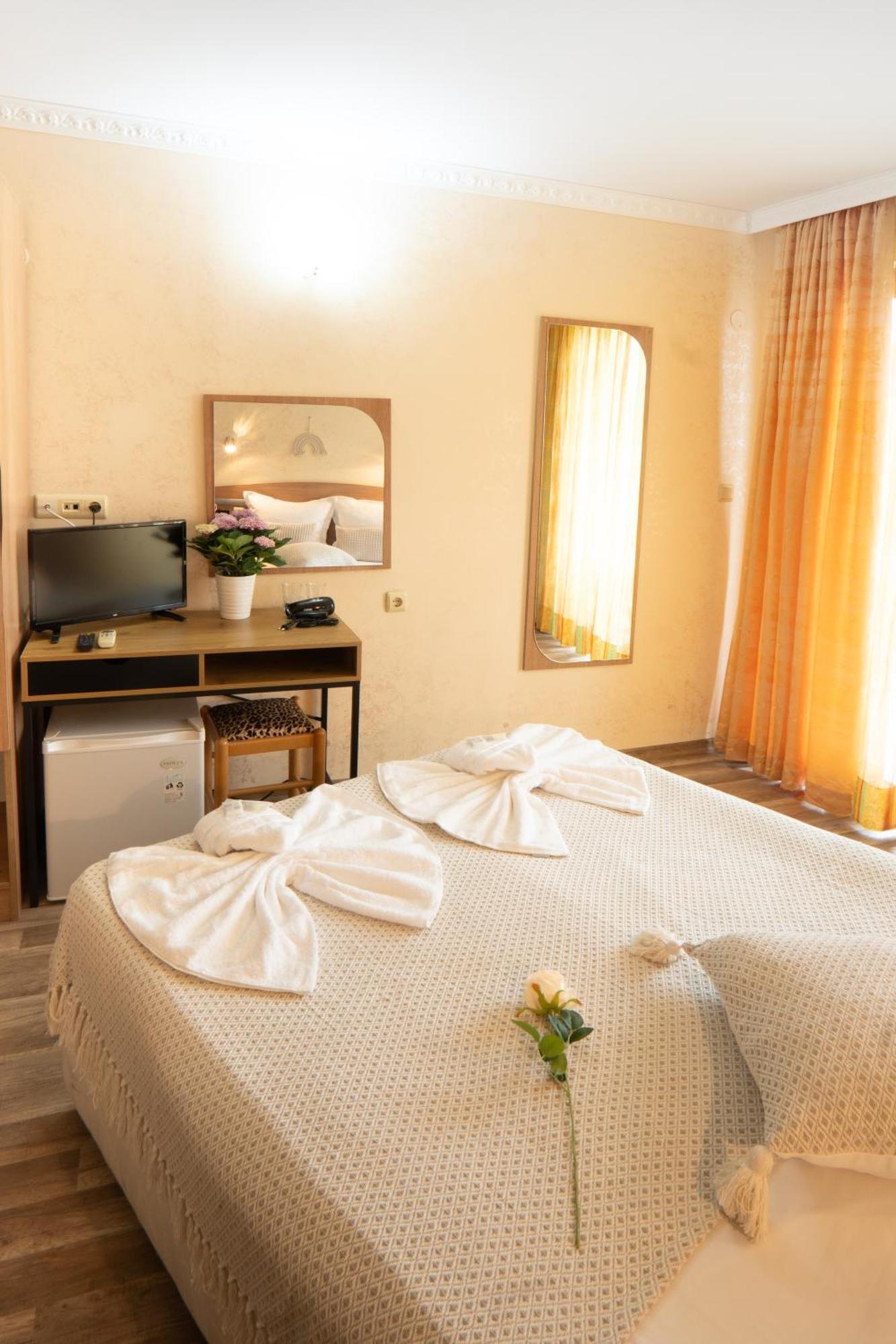 Hotel Zeus Pomorie Esterno foto