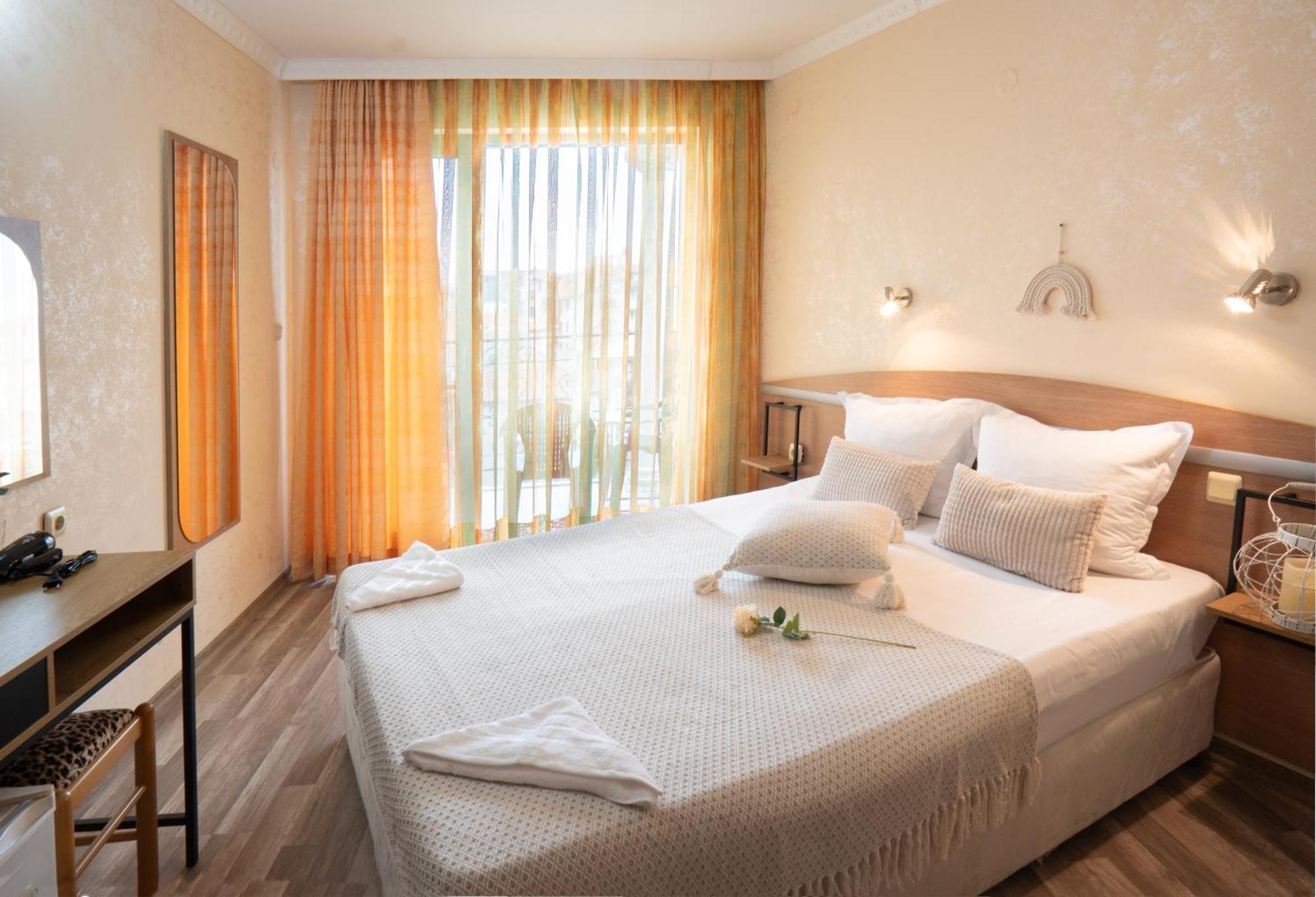 Hotel Zeus Pomorie Esterno foto
