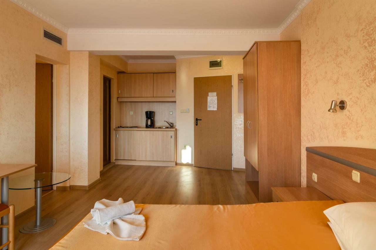 Hotel Zeus Pomorie Esterno foto